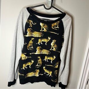 Stylish Leopard Print Sweatshirt in Gray and Black